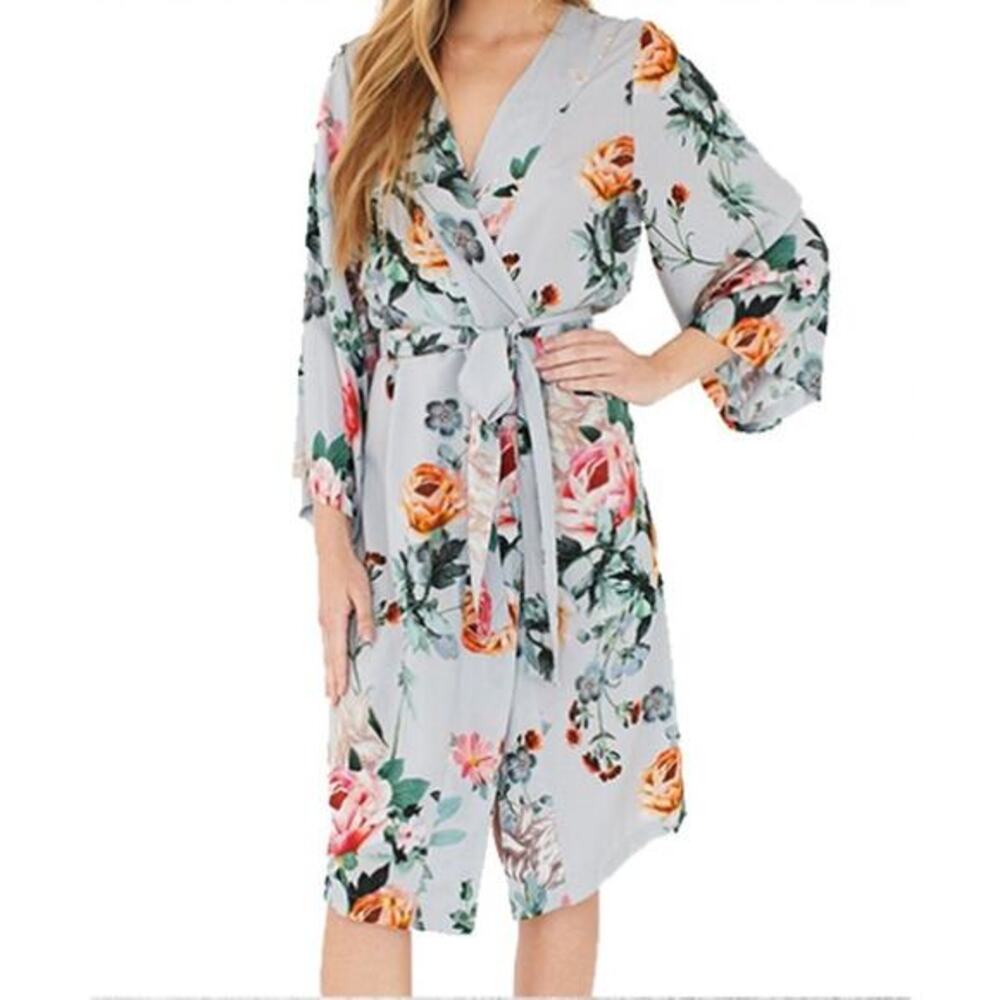 Plum Pretty Sugar Gray‎ Floral Lightweight robe
